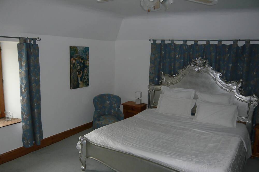 Gites de luxe pour les couples, pas d'enfants. Paix, de superbes vues, grande piscine et un spa. in Boisse, Périgord Pourpre