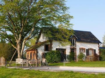 Location de vacances pour 6 personnes, avec vue sur le lac et jardin ainsi que piscine et vue, animaux acceptés à Villegenon