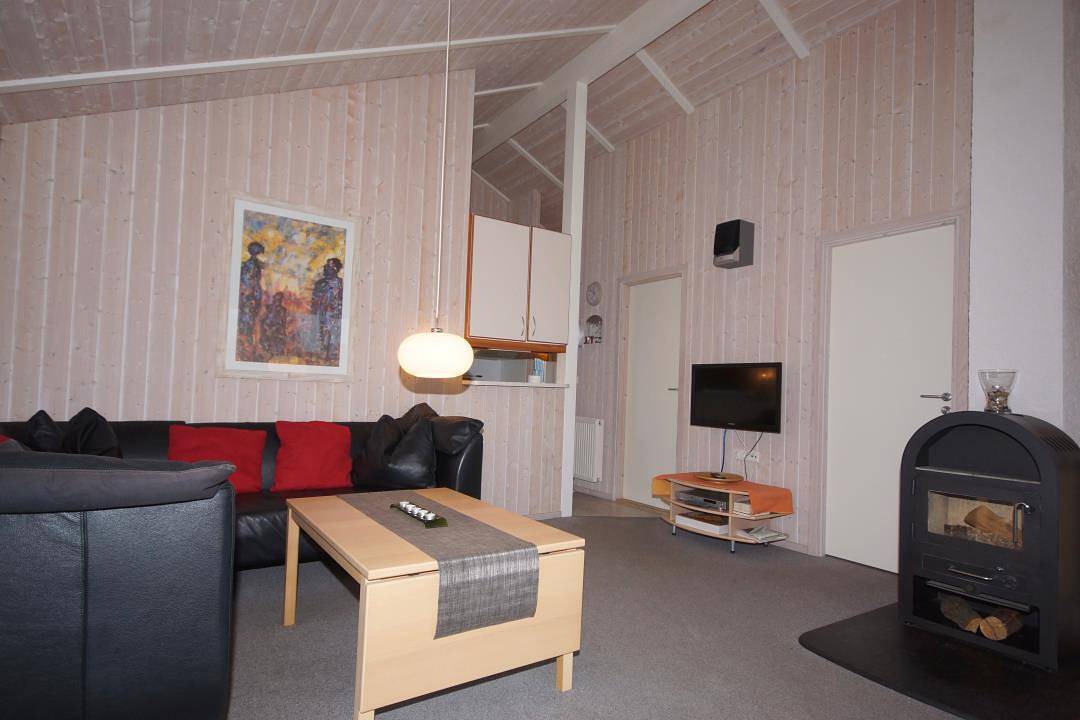 4 Personen Ferienhaus mit privatem Bootsteg, direkte Seelage, Kanu, Sauna und Kaminofen in Otterndorf in Otterndorf, Cuxland