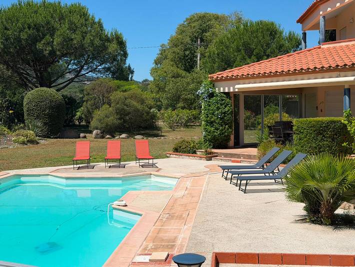 Maison de vacances pour 10 personnes, avec Balcon et Terrasse ainsi que Jardin et Piscine à Laroque-des-Albères