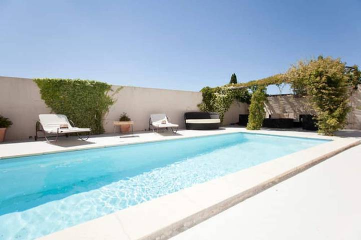 Appartement de vacances pour 4 personnes, avec balcon ainsi que piscine et jardin