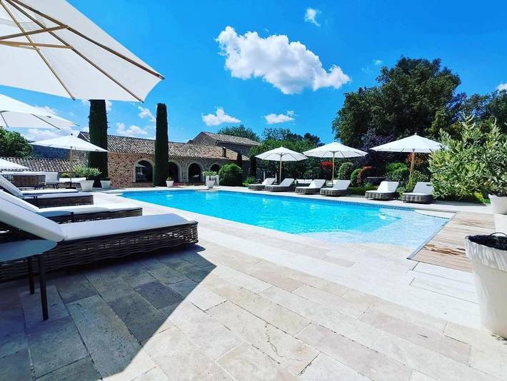 Chambre d’hôte pour 2 personnes, avec jardin ainsi que piscine et vue