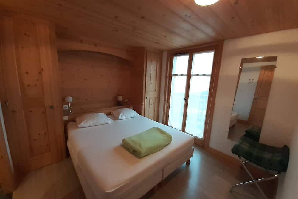F2 apartment in chalet facing Mont Blanc (pets not allowed) in Combloux, Pays du Mont-Blanc