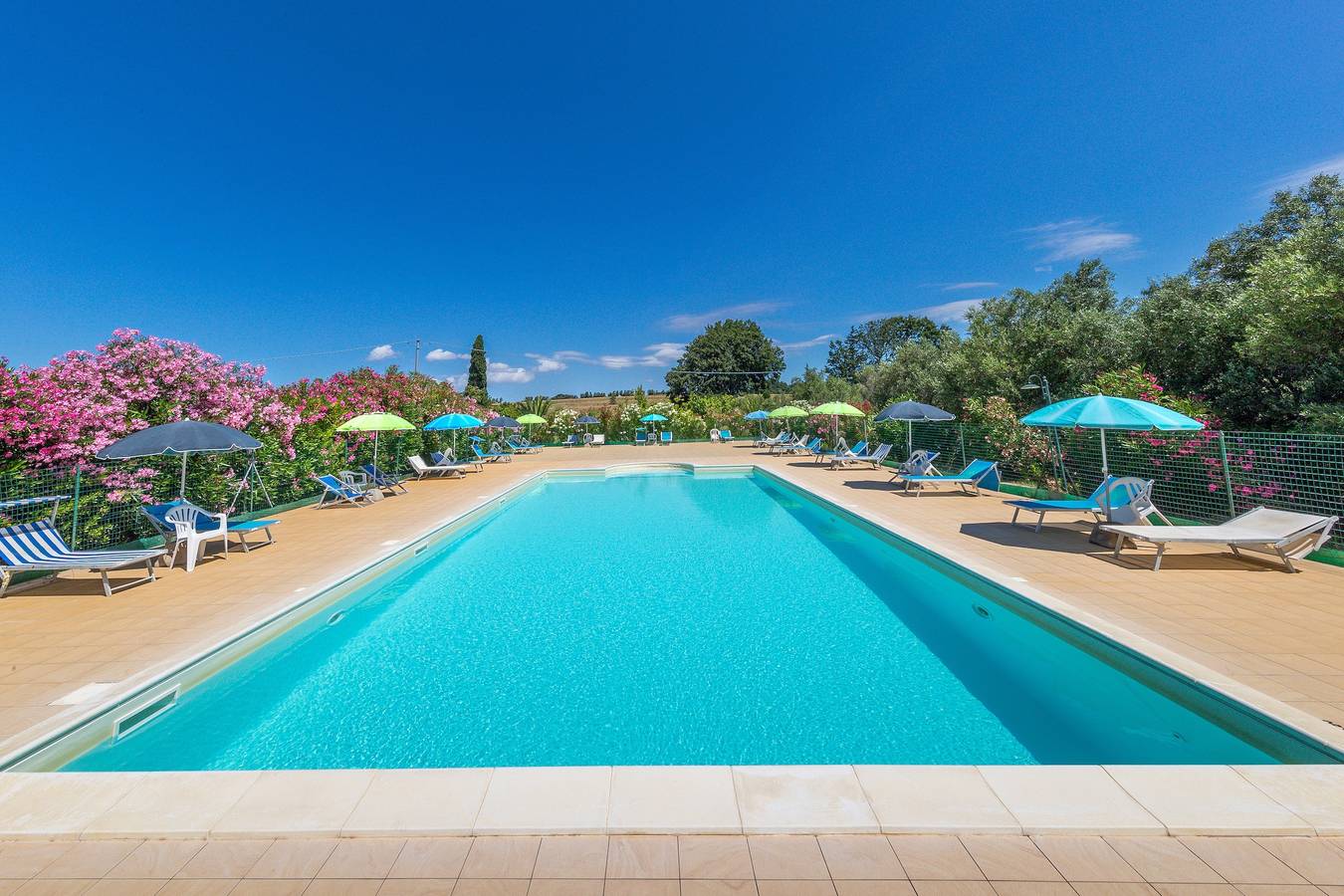 Agriturismo "Il Nazareno - Il Coppaio" con piscina condivisa e Wi-Fi in Costa degli Etruschi