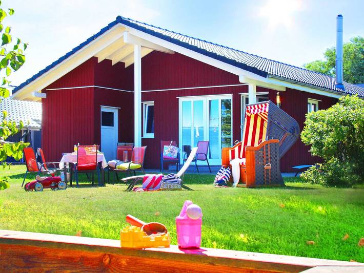 Ferienhaus für 8 Personen, mit Terrasse und Whirlpool sowie Garten und Sauna in Steinbergkirche