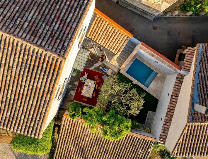 Location de vacances pour 8 personnes, avec piscine ainsi que jardin et vue à Cournanel - 2