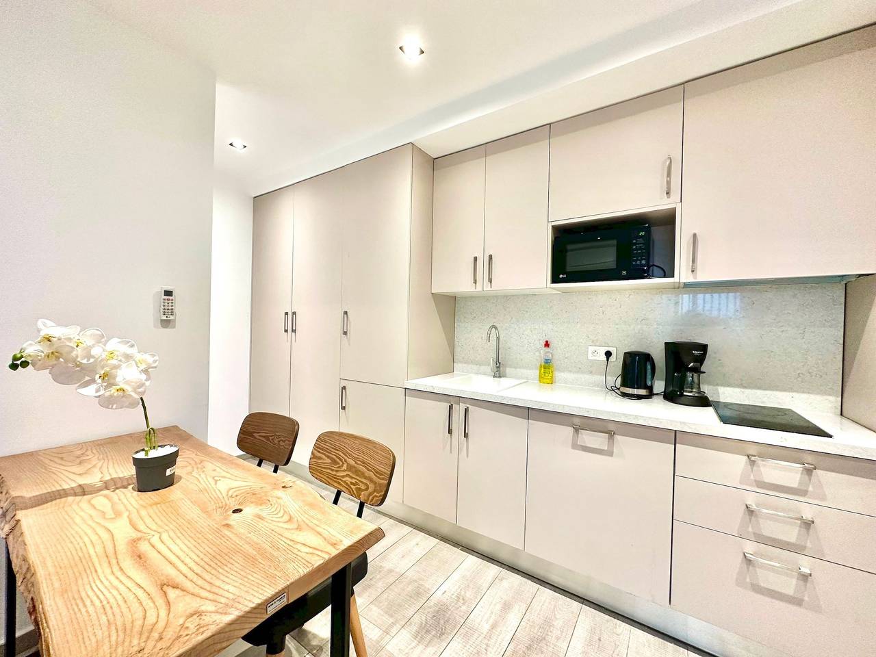 Entire apartment, Sunset 101 brand new apt with gym in Lac 1 in Tunis, Tunisia