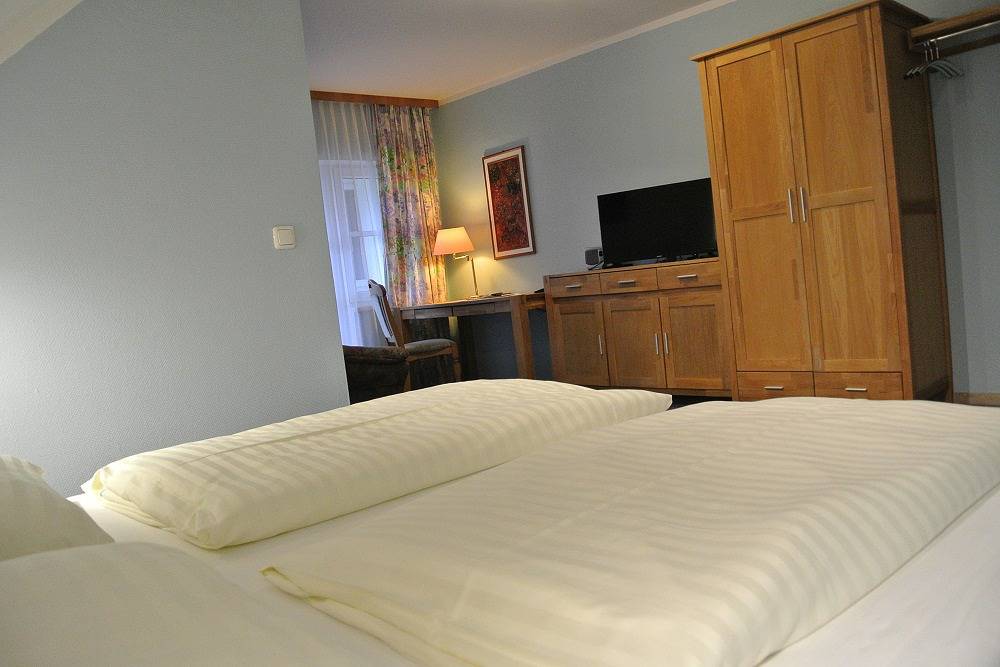 Gasthof Kirchenwirt - Doppelzimmer 2 in Dachsteingebirge, Gosau