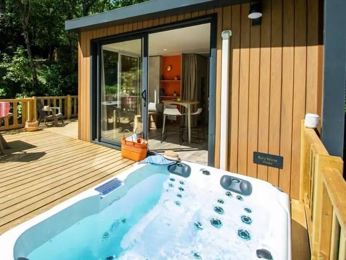 Camping Le Luberon | Pausado - Mobilhome 2 personnes - Cottage Evasion 2 Pièces Climatisé Spa Privatif in Apt, Parc naturel régional du Luberon