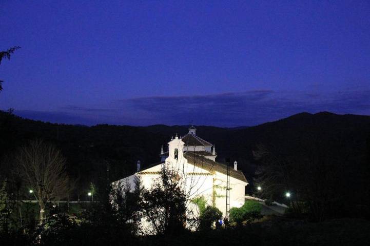 Casa rural para 13 personas, con jardín además de vistas y piscina, Se admiten mascotas en Cazalla de la Sierra - 3