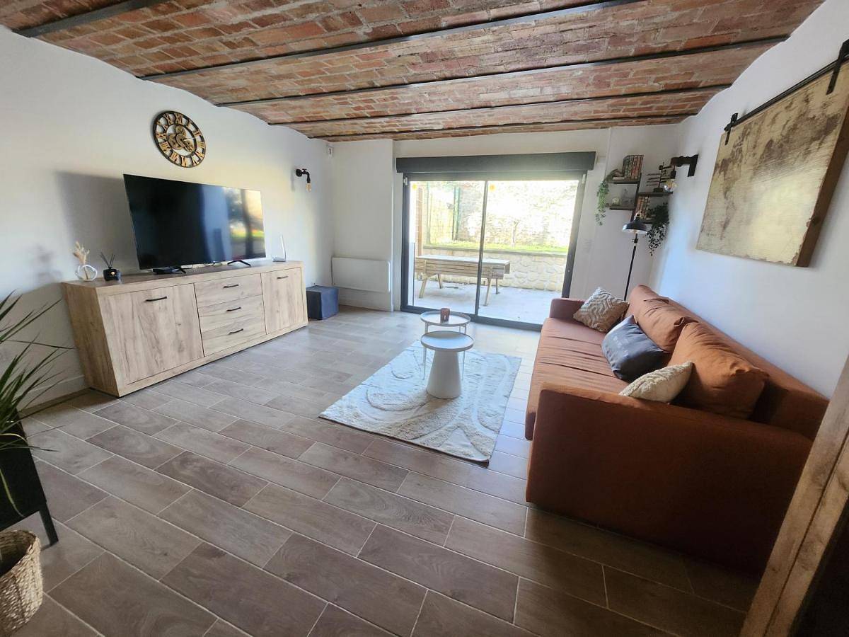 Appartement entier, Two-Bedroom Apartment in Coulommiers (Seine-et-Marne), Seine-et-Marne
