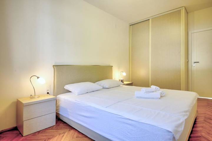 Gîte pour 6 personnes, avec terrasse et vue dans Risan - 3