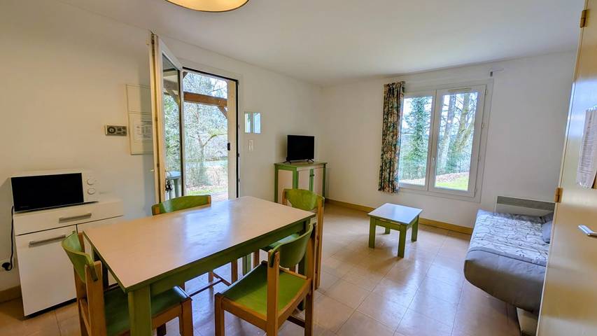 Gîte pour 2 personnes, avec jardin à Beaumont-du-Lac - 4