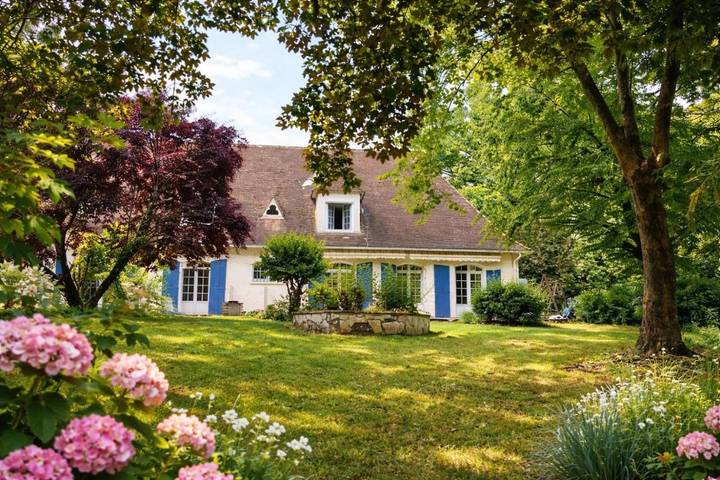 Chambre d’hôte pour 2 personnes, avec jardin ainsi que vue et piscine