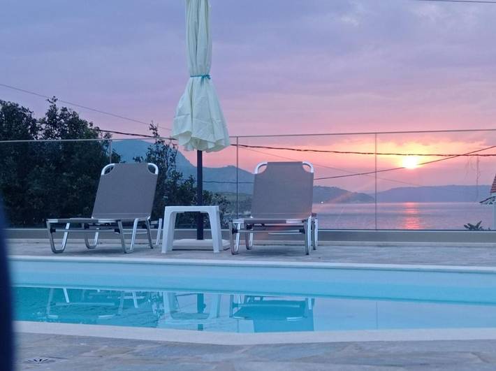 Location de vacances pour 4 personnes, avec piscine ainsi que vue et jardin dans Almirida - 4