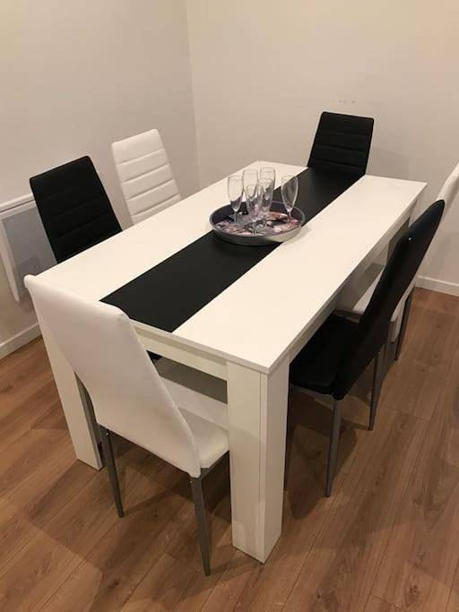 Gîte pour 6 personnes, animaux acceptés dans Eglise Notre Dame De La Prosperite