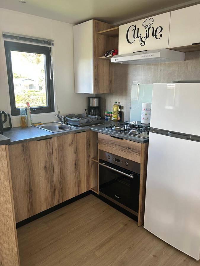 Location de vacances pour 4 personnes, avec bassin pour enfant et jacuzzi ainsi que piscine et terrasse, animaux acceptés dans Luna Park La Palmyre