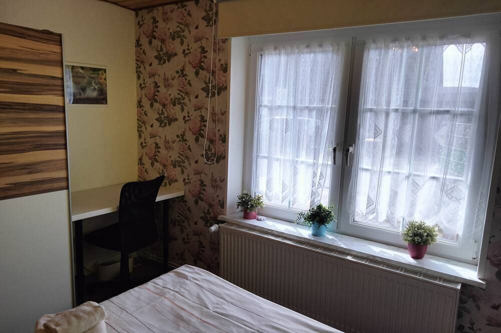Fuhrkamp 74 - 1 Schlafzimmer mit Wohnzimmer in Neumünster, Schleswig-Holstein Binnenland