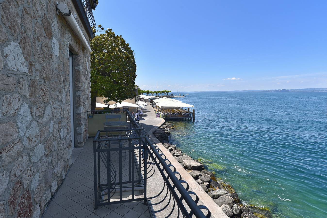 Ganze Wohnung, Apartment direkt am Gardasee in Torri del Benaco, Gardasee-Berge