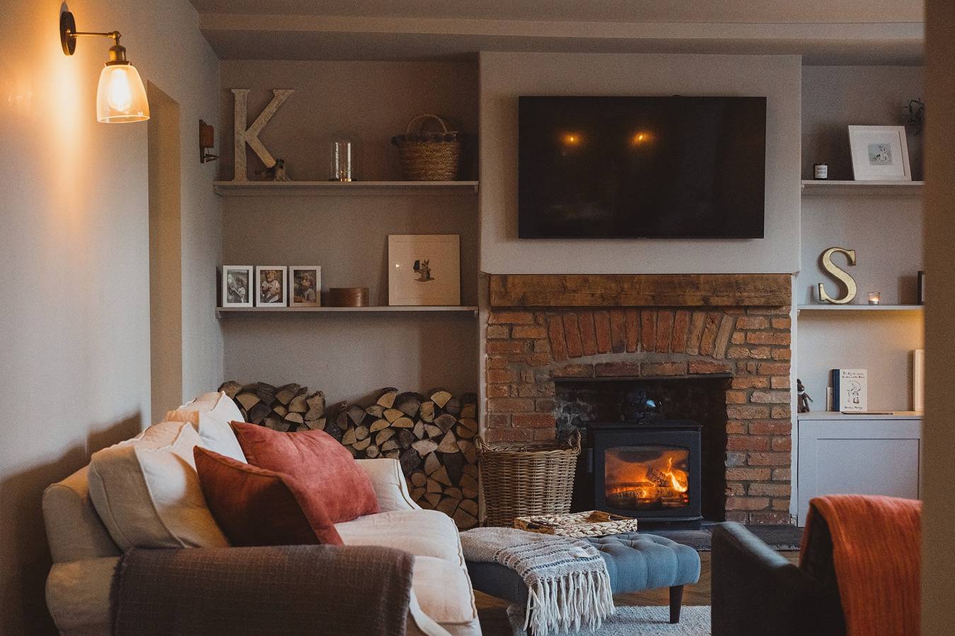 Luxury House sleeps 14 with Secret Bar near Bath in Warminster, Wiltshire
