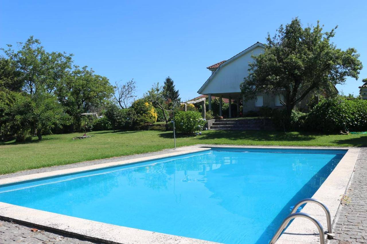 Chalet con piscina in Randufe, Tui
