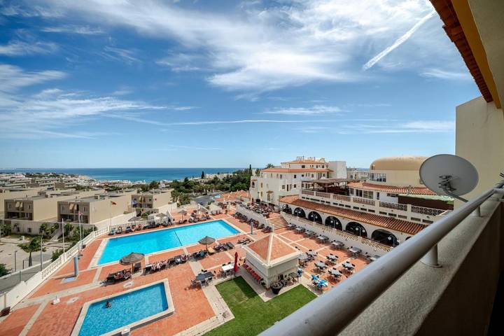 Apartahotel para 2 personas, con terraza y piscina en Albufeira