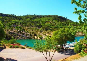 Gîte pour 7 personnes, avec vue sur le lac et balcon à Esparron-de-Verdon