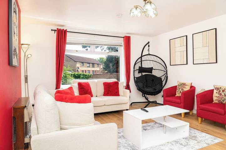 Vacation rental for 200 people, with hot tub and garden in Edinburgh