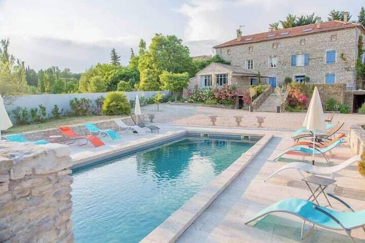 Location de vacances pour 15 personnes, avec jardin à Saint-Hippolyte-de-Caton