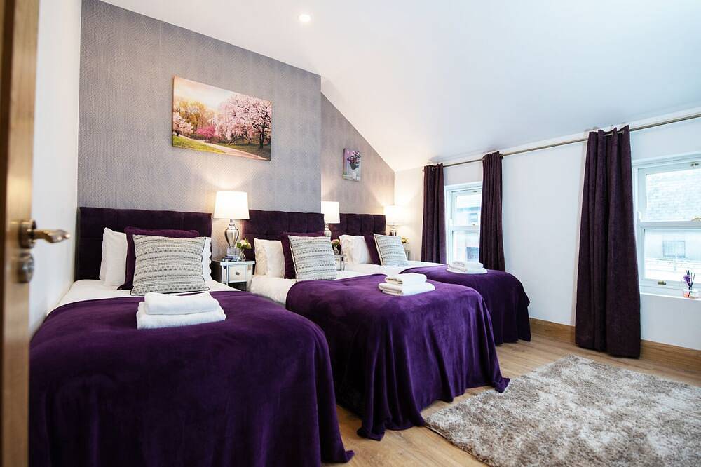 Luxury Cottage - City Center - Large Garden with Hot Tub -7 Bedrooms-4 Bathrooms in Eyre Square, Galway