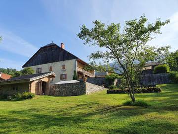 Gîte pour 5 personnes, avec vue ainsi que piscine et jardin à Mieussy