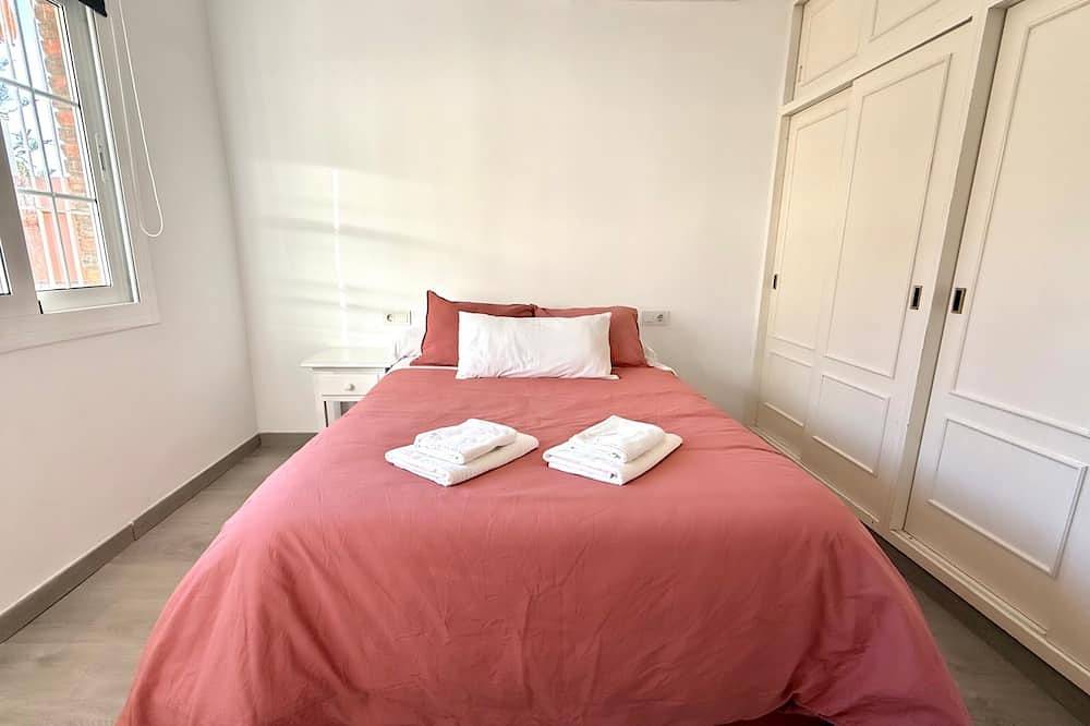 Villa for families or friends with shared pool and only 800m from the beach! in Agua Dulce, Roquetas de Mar