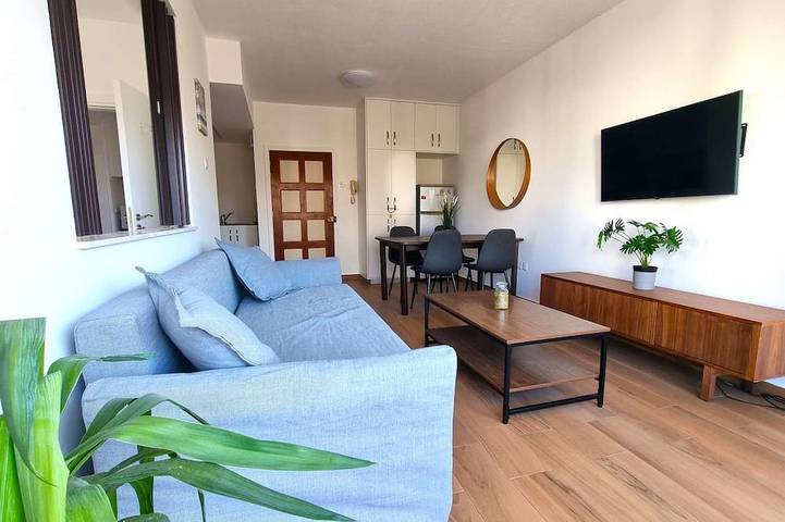 Apartamento entero, Sea View Apt - 2 min walk to the Beach + 200Mbit in Mackenzie Beach, Distrito de Larnaca