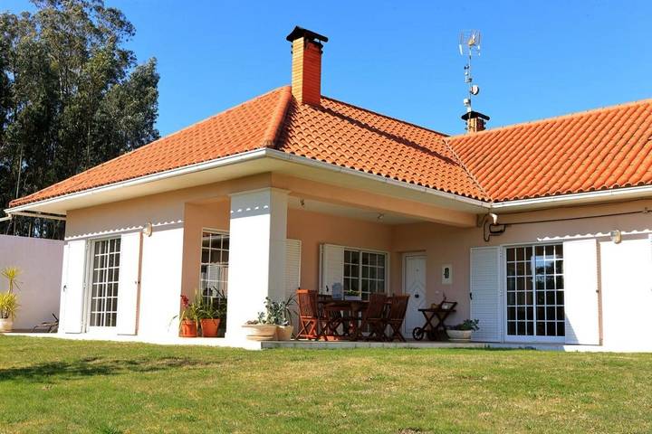 Location de vacances pour 6 personnes, avec Balcon et Jacuzzi ainsi que Terrasse et Jardin dans Pombal
