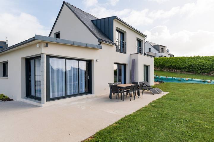 Ferienvilla „Aloha Breizh“: Meerblick, Strand fußläufig, Whirlpool, Wlan, Ladestation in Plouhinec (Finistère), Quimper und Umgebung