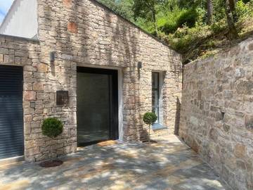 Gîte pour 2 personnes, avec terrasse et jardin à Alès