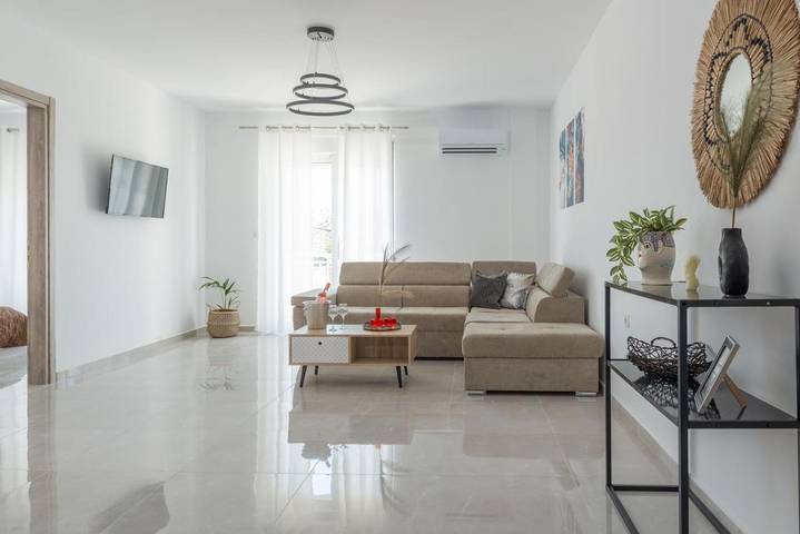 Ferienwohnung für 9 Personen, mit Terrasse und Ausblick - 1