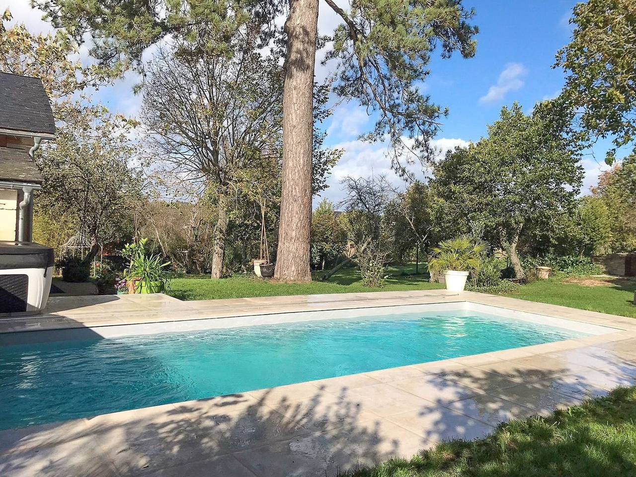 Maison de maître avec piscine et jardin - cœur des Coteaux du Layon, proche Angers et Saumur in Bellevigne-en-Layon, Vallée de la Loire