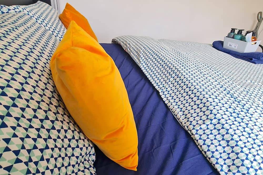 Room 1 -Double Room - Wifi - 2 minute walk to Iver Station in Iver, Colne Valley Park