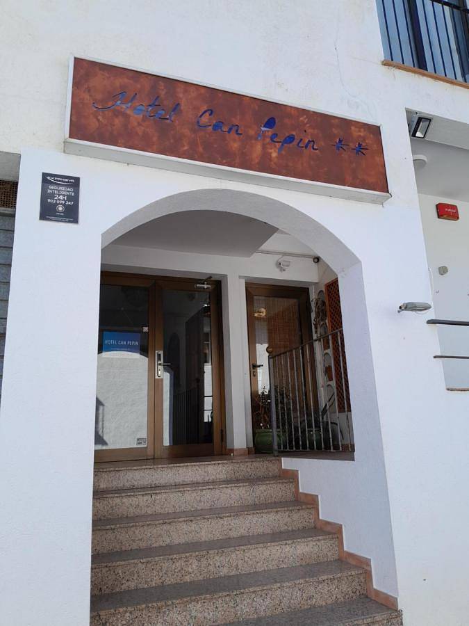 Double Room with Private Bathroom in Platja del Port d'Alguer (Cadaques), Cadaqués
