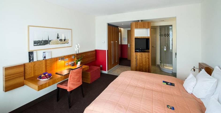 Hotel, mit Whirlpool und Terrasse sowie Garten und Pool in Speyer - 2