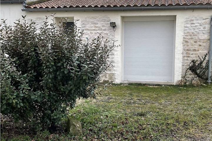 Gîte pour 3 personnes, avec terrasse ainsi que jardin et piscine à Sainte-Gemme - 4