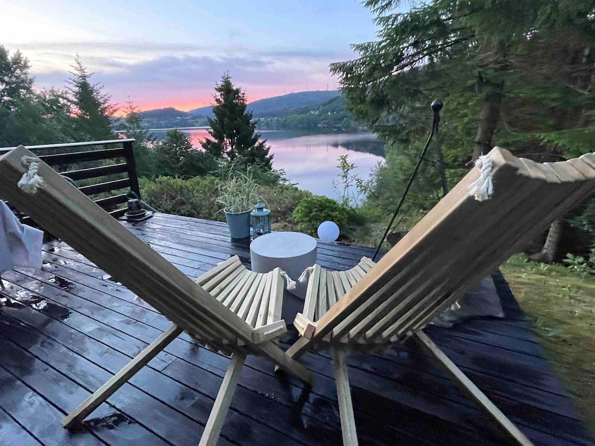 Ganze Wohnung, Cabin with a view to water in Fitjar