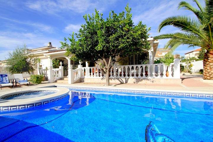 Holiday home for 12 people, with garden and pool as well as terrace - 1