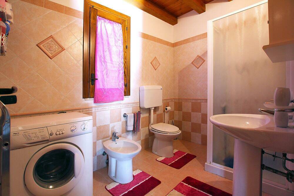 2 bedrooms, 2 Bathrooms Villa, near the Sea, Garden, Ac, 10 minutes from Cefalu in Spiaggia di Campofelice di Roccella (Campofelice di Roccella), Campofelice di Roccella