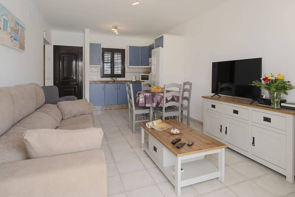 Apartamento entero, Maravilloso Apartamento en Puerto del Carmen con piscina comunitaria, Wifi gratuito in Puerto del Carmen, Tías
