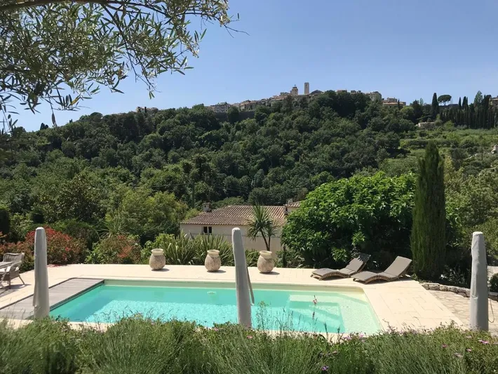 Alojamiento y desayuno para 2 personas, con piscina además de vistas y jardín - 1