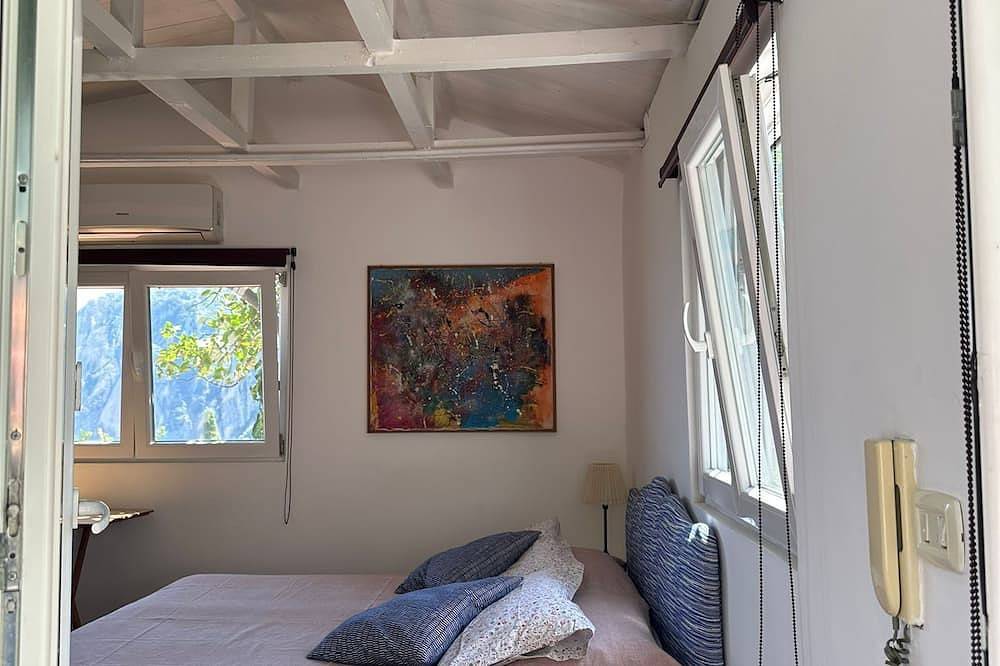 Cozy cottage among lemon trees just minutes from the sea and downtown in Capri, Neapel Provinz