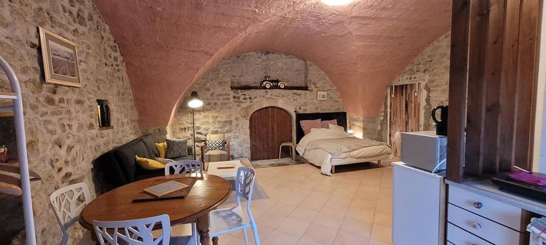 Gîte pour 3 personnes, avec terrasse, animaux acceptés dans Saint-Yvoine