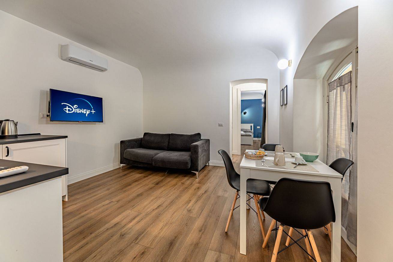 Ganze Wohnung, [Das Herz von Savona B] Kreuzfahrt 2Min.•A/C •Wifi in Savona (Stadt), Savona